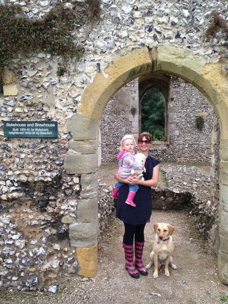 Tin Box Traveller and Tot in the ruins of Bishops Waltham Palace