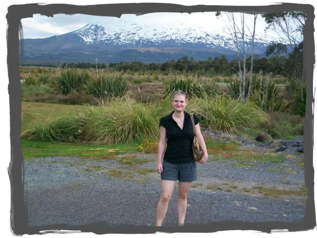 Cosmochicklitan in front of a mountain in New Zealand