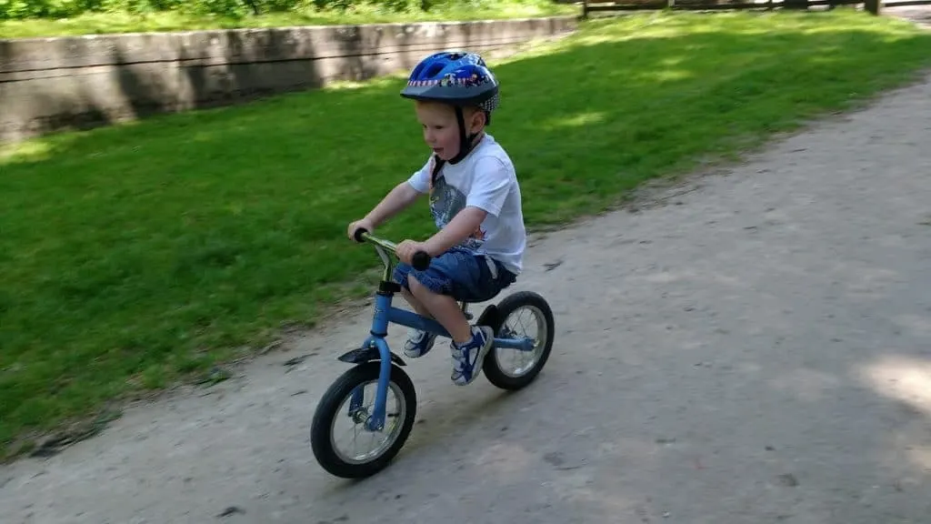 Travel Timehop with Kiddieholidays: family travel blogger Jo shares a great moment from a trip to the Peak District in the UK with her two boys. This is a Travel Timehop as featured on Tin Box Traveller
