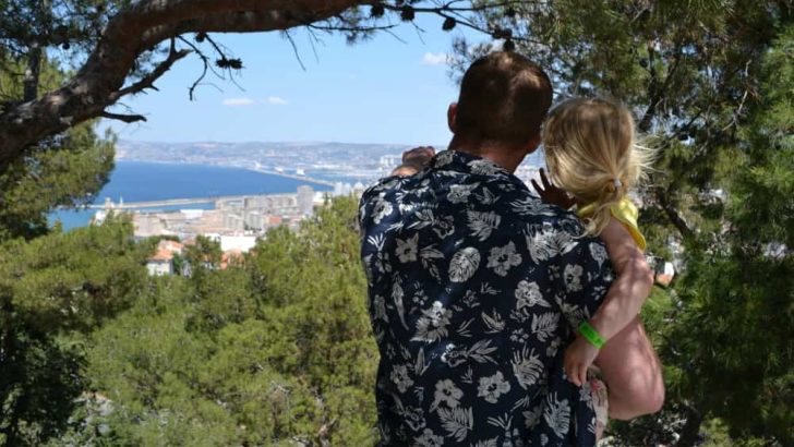 Mr Tin Box and Tot looking at view of Marseille