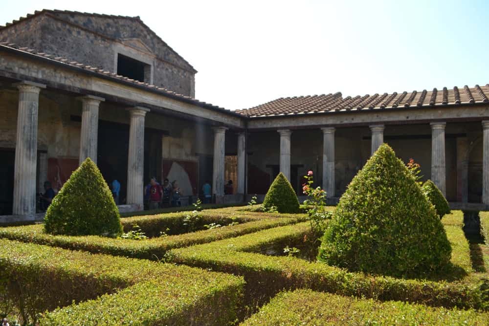 How not to see Pompeii with kids - Tin Box Traveller