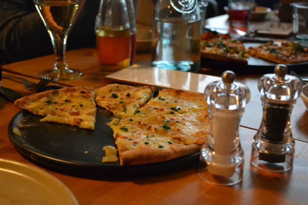 Blue cheese and apple pizza in ODE&Co at Coast View Holiday Park