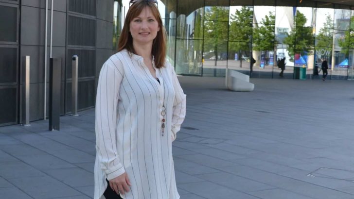 Tin Box Traveller in Only shirt - Outside Ravensborne House - Perfect weekend wardrobe for London with M and M Direct