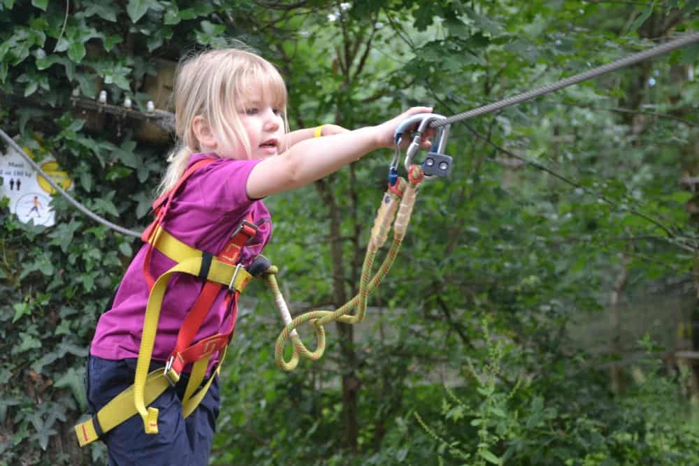 Tin box Tot attaching carribena - Le Grand Defi tree top fun in France