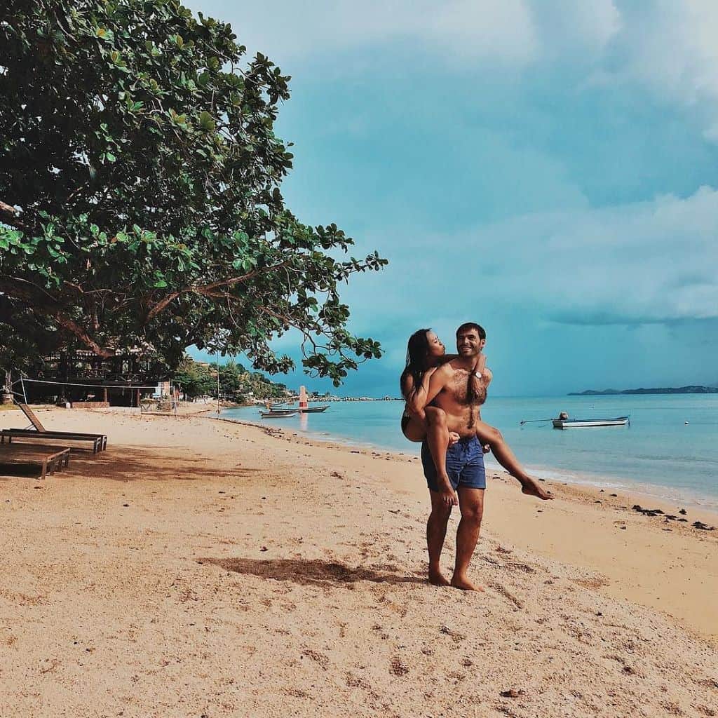 Ruben and Rachel from Gamin Traveler on a beach in Thailand - Travel timehop with Tin Box Traveller
