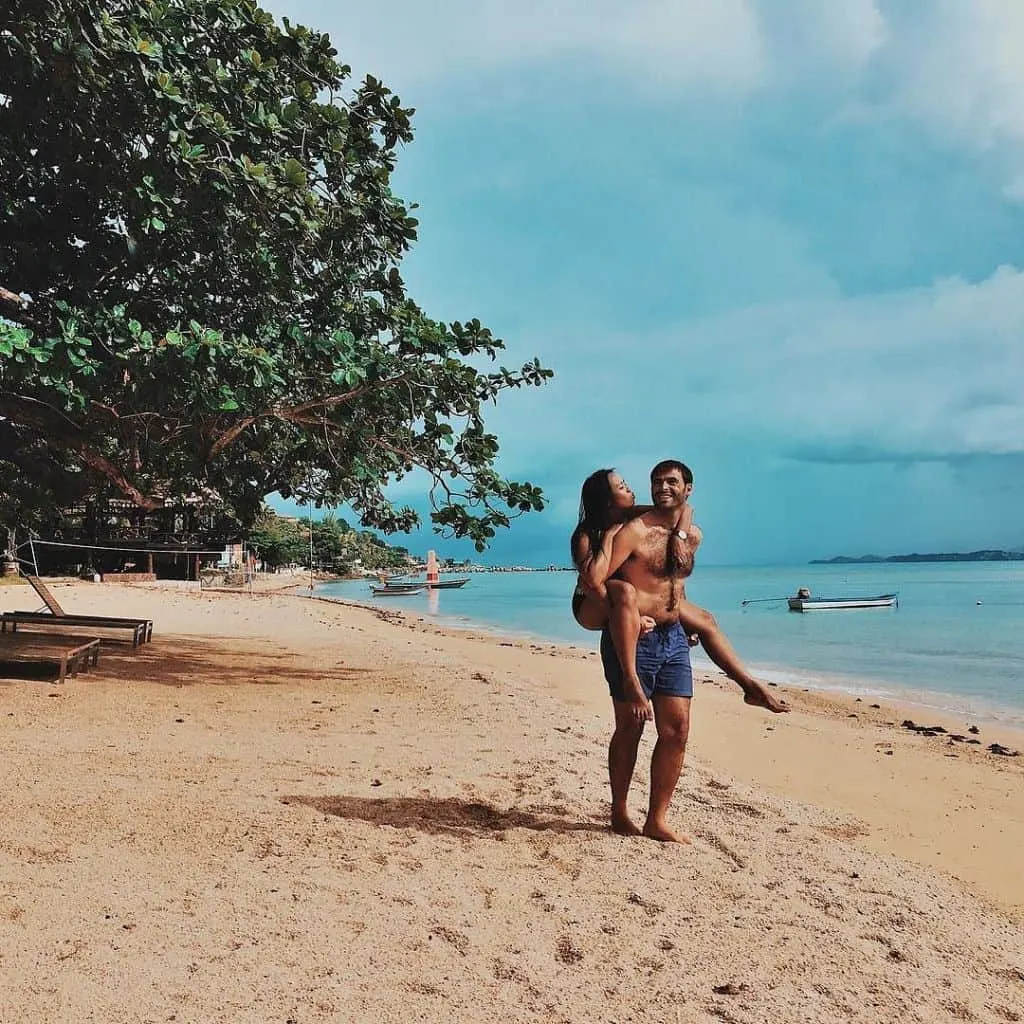 Ruben and Rachel from Gamin Traveler on a beach in Thailand - Travel timehop with Tin Box Traveller
