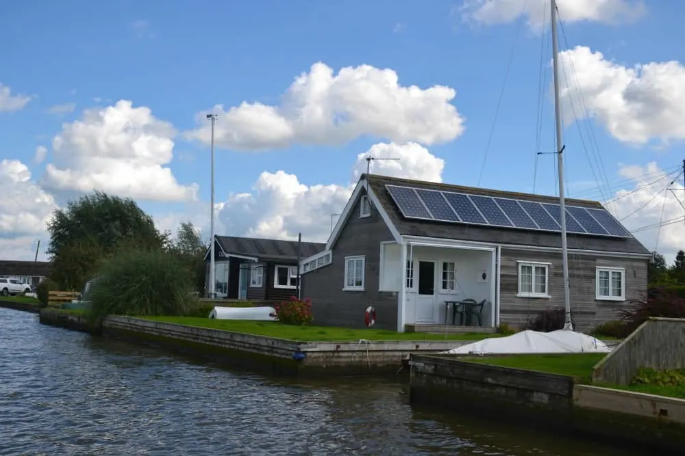 River houses - Norfolk Broads with kids