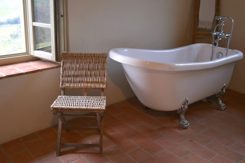 Bath tub - A luxury villa holiday in Tuscany with Bookings For You