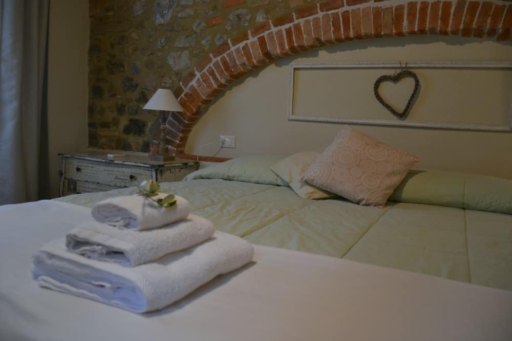 Bedroom - A luxury villa holiday in Tuscany with Bookings For You