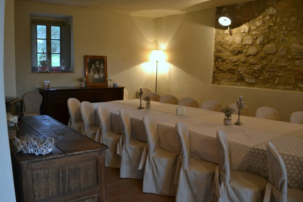 Formal dining room - A luxury villa holiday in Tuscany with Bookings For You