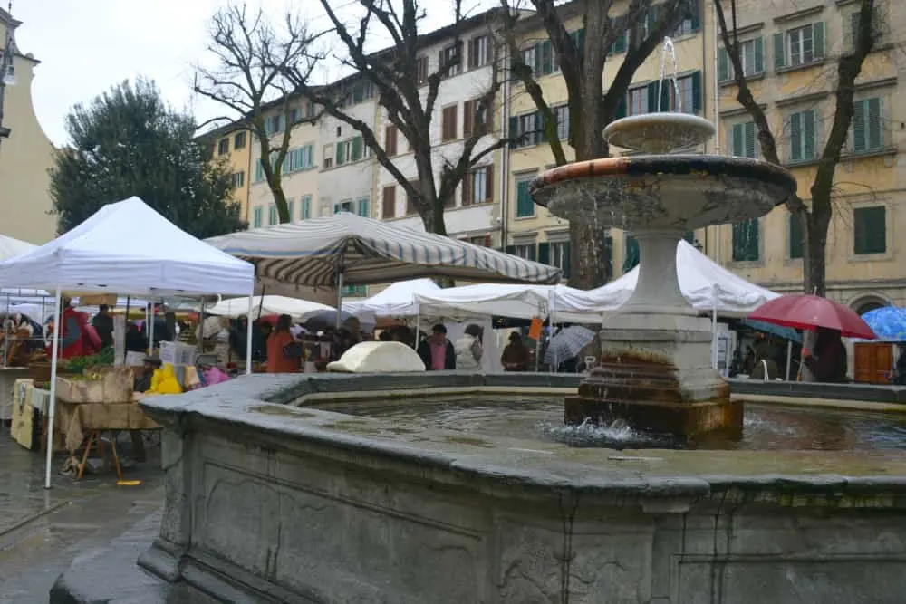 Fountain - essential sights in Florence