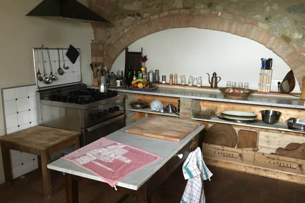 Kitchen - A luxury villa holiday in Tuscany with Bookings For You