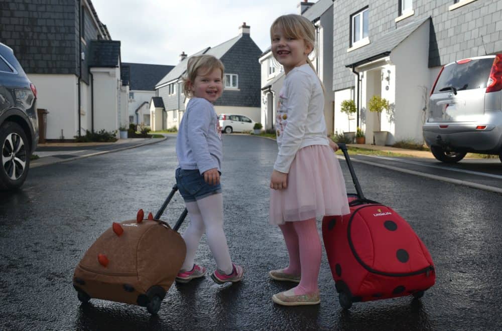 kids wheelie suitcase