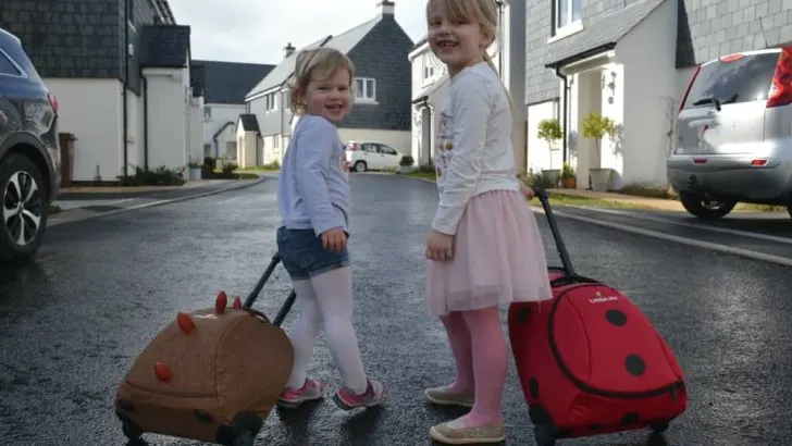 Childrens wheelie suitcase sale