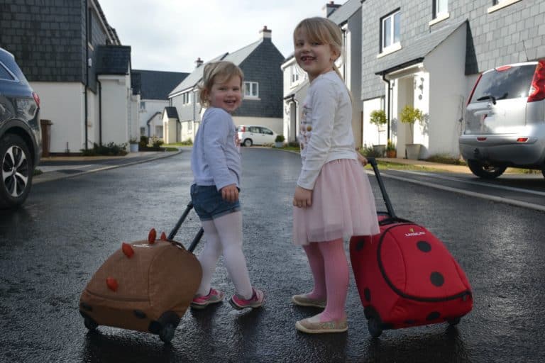 Tin Box girls - Luggage for kids: LittleLife wheelie bag review