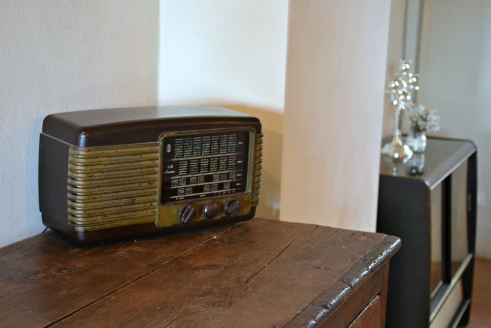 Vintage radio - A luxury villa holiday in Tuscany with Bookings For You