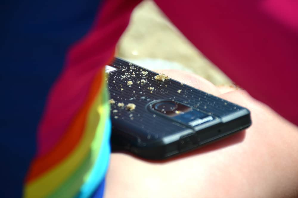 Energizer Energy E520 LTE on child's lap on beach