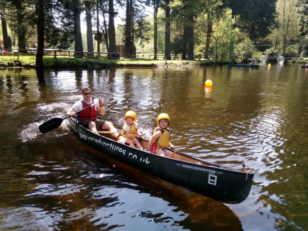Mr Tin Box and girls in canoe taken on Energizer Energy E520 LTE smartphone