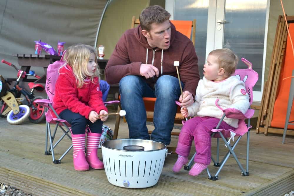 Cooking marshmallows on barbecue - Camping with kids: camping food the whole family will love