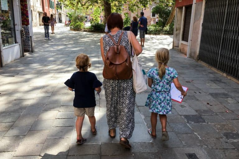 Gaia and children walking - Venice tour with kids