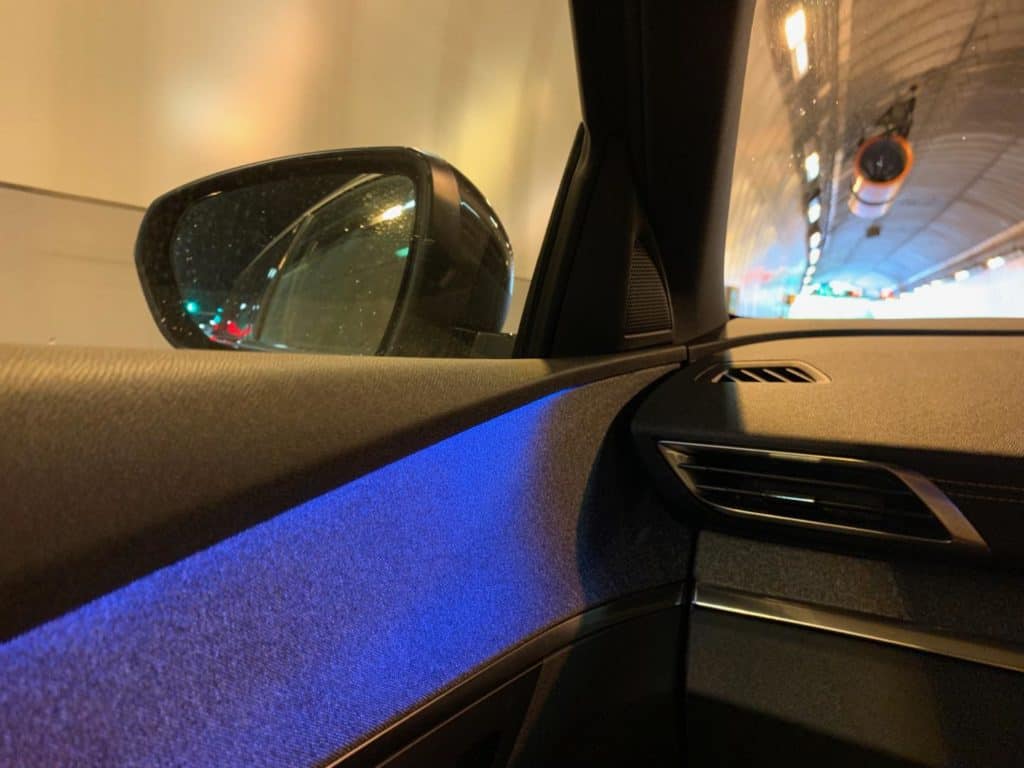 Mood lighting in Peugeot 5008 SUV