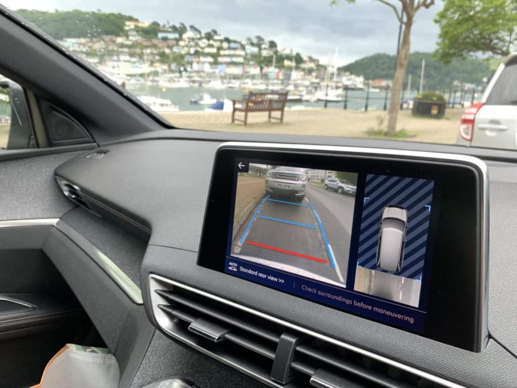 Rear camera shown on digital display screen in Peugeot 5008