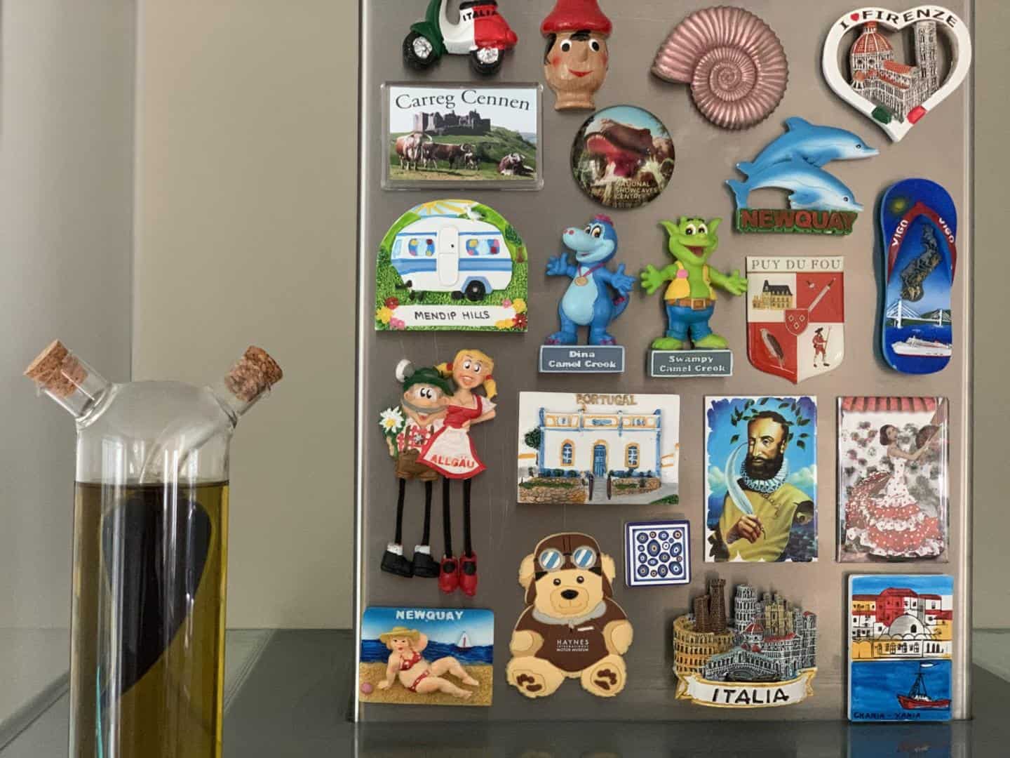Magnets on cooker hood