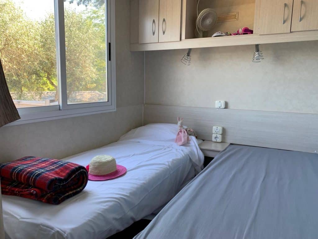 Twin room with two beds Vivaldi 2 mobile home Al Fresco Holidays