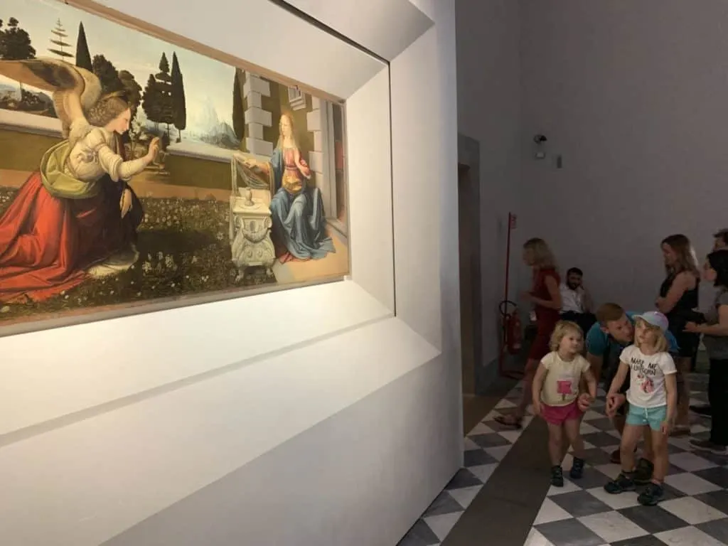 Family tour of Uffizi gallery in Florence
