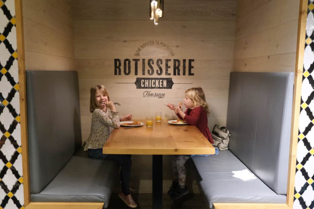 Girls sitting in booth in Hampton by Hilton Waterloo restaurant