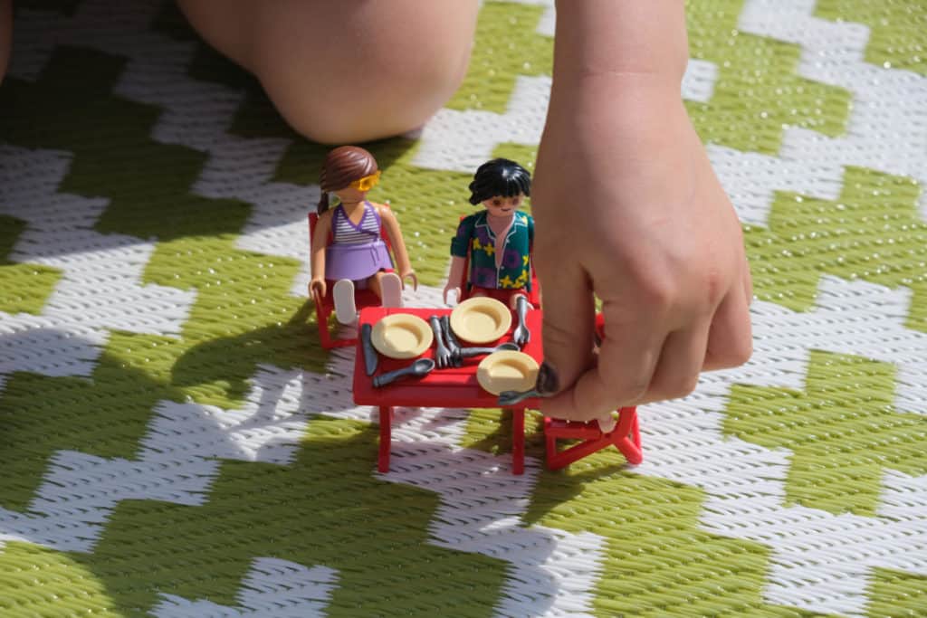 PLAYMOBIL Family Fun Family Camper table and chairs