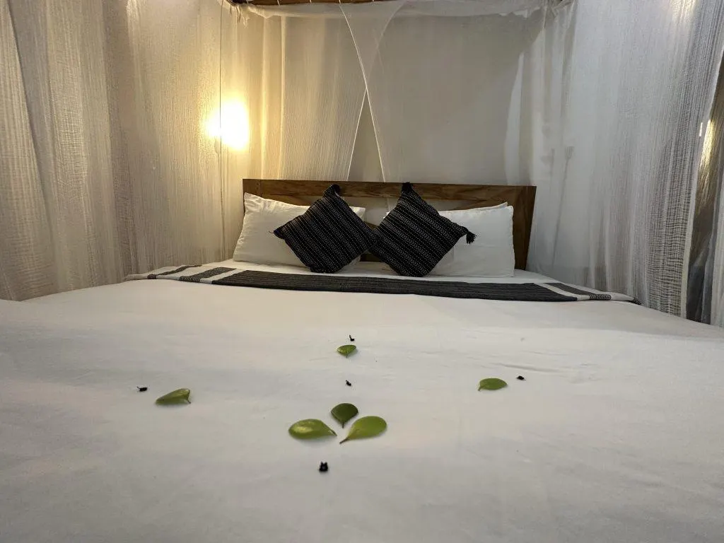 Petals arranged on white linen bad